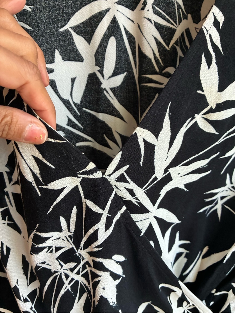 Express Black & White Bamboo Print Wrap Blouse | Size M - Picture 4 of 8